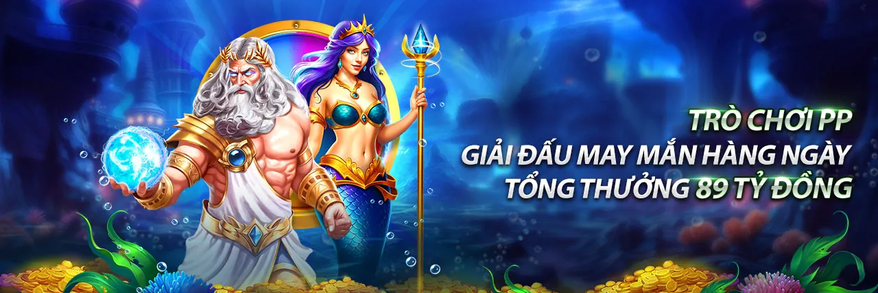 Người phụ nữ trẻ chơi sun52 app trên điện thoại di động